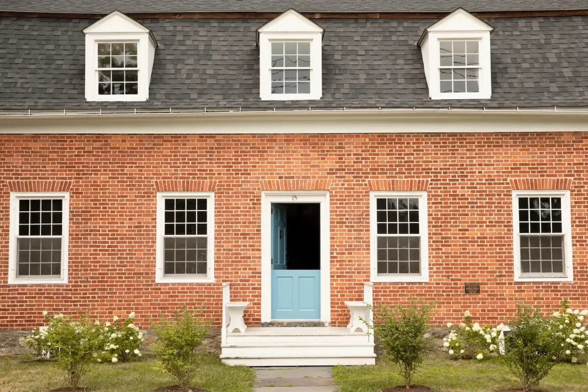 Light Rooms and Pink Tones in One of the Hudson Valley’s Oldest Homes 5 early-18th-century-dutch-house-hudson-valley