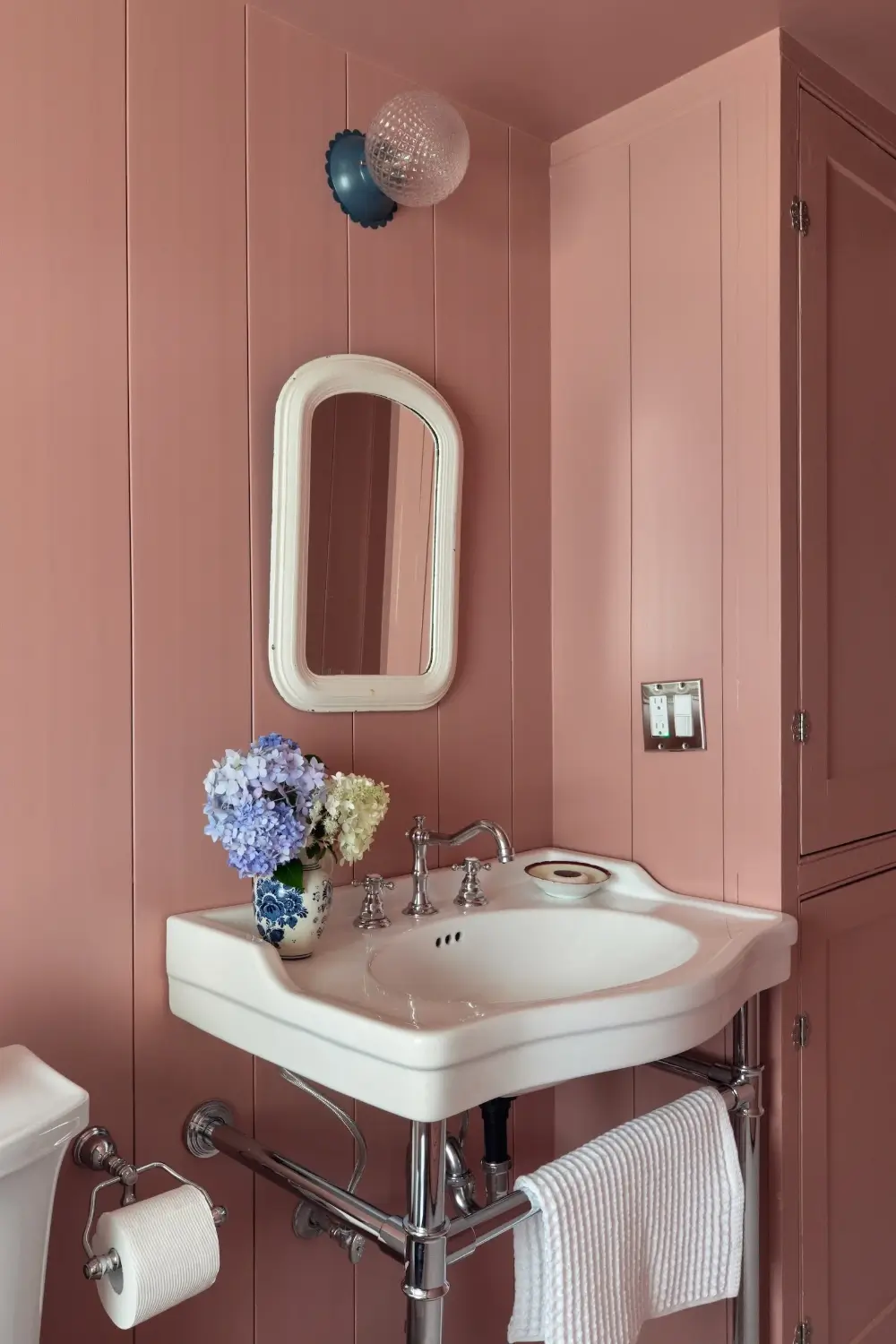 Light Rooms and Pink Tones in One of the Hudson Valley’s Oldest Homes 35 early-18th-century-dutch-house-hudson-valley