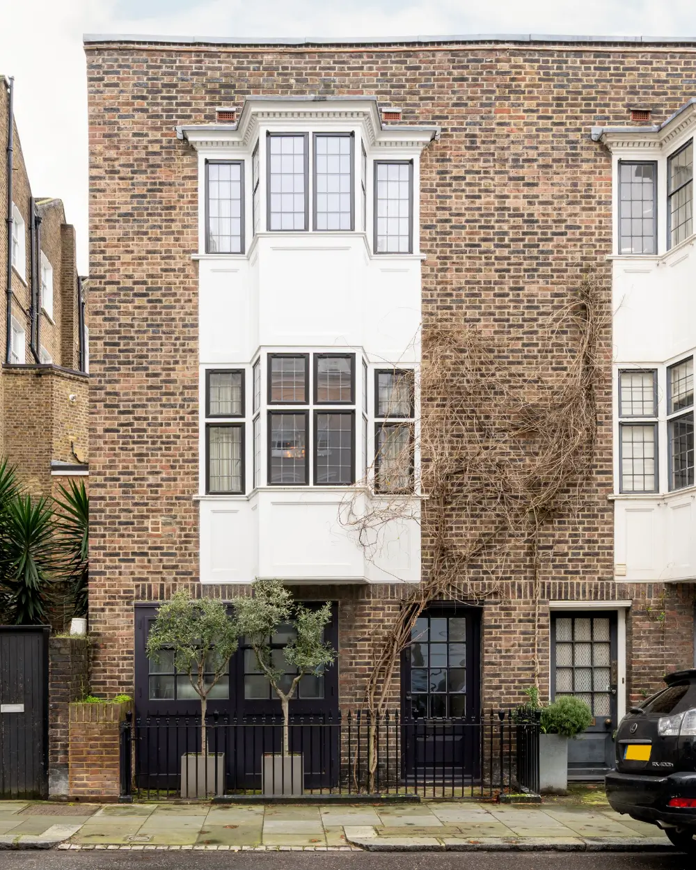 Green Tones in a Narrow Renovated Holland Park Townhouse 17 green-tones-renovated-holland-park-townhouse