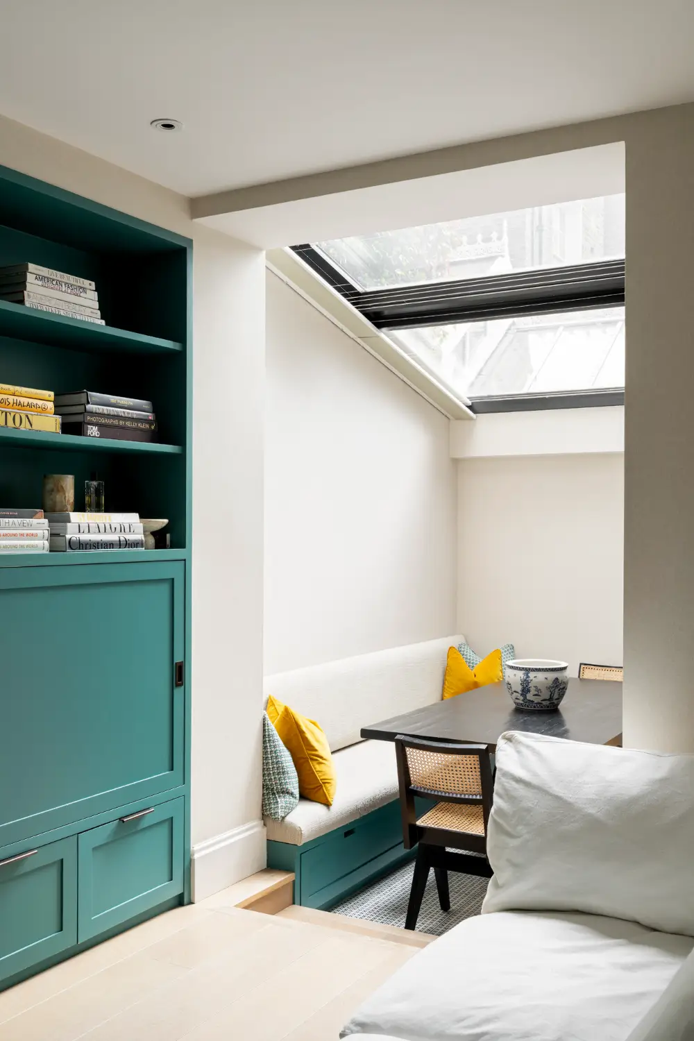 Green Tones in a Narrow Renovated Holland Park Townhouse 6 green-tones-renovated-holland-park-townhouse
