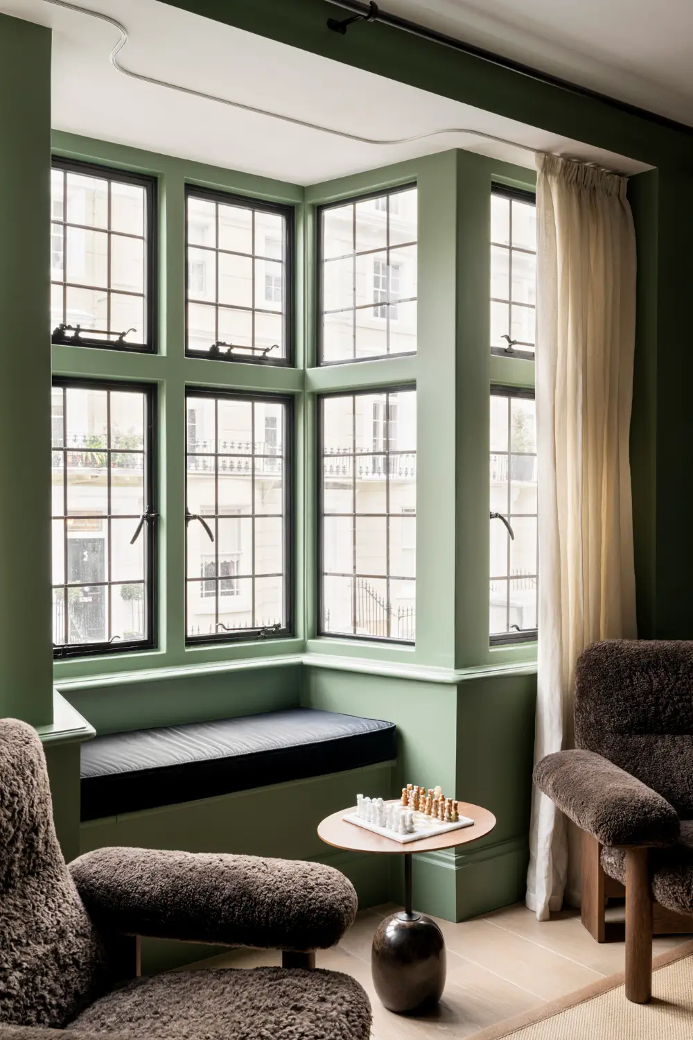 Green Tones in a Narrow Renovated Holland Park Townhouse 3 green-tones-renovated-holland-park-townhouse