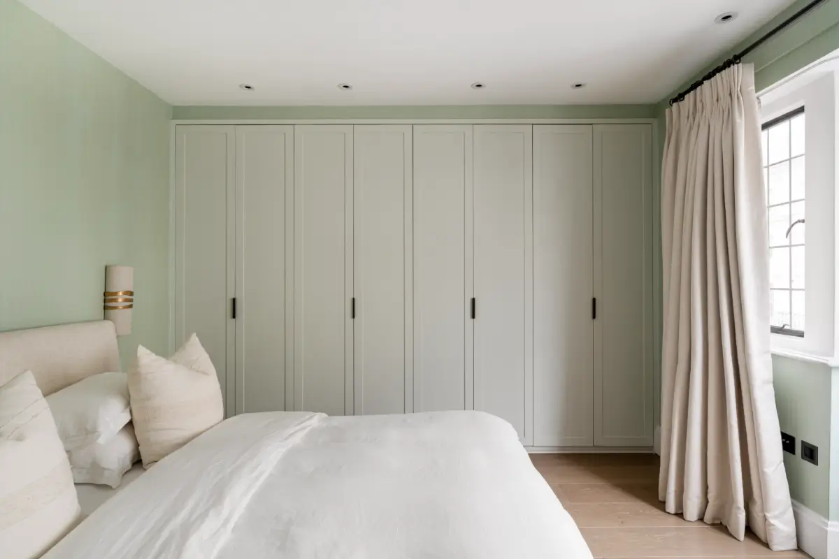 Green Tones in a Narrow Renovated Holland Park Townhouse 11 green-tones-renovated-holland-park-townhouse
