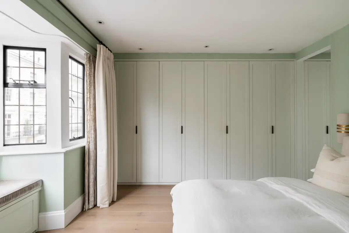 Green Tones in a Narrow Renovated Holland Park Townhouse 13 green-tones-renovated-holland-park-townhouse