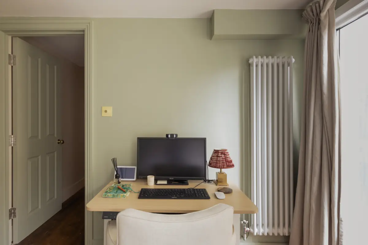 A Garden Apartment Decorated in Green and Terracotta Hues 18 one-bedroom-victorian-garden-apartment-london