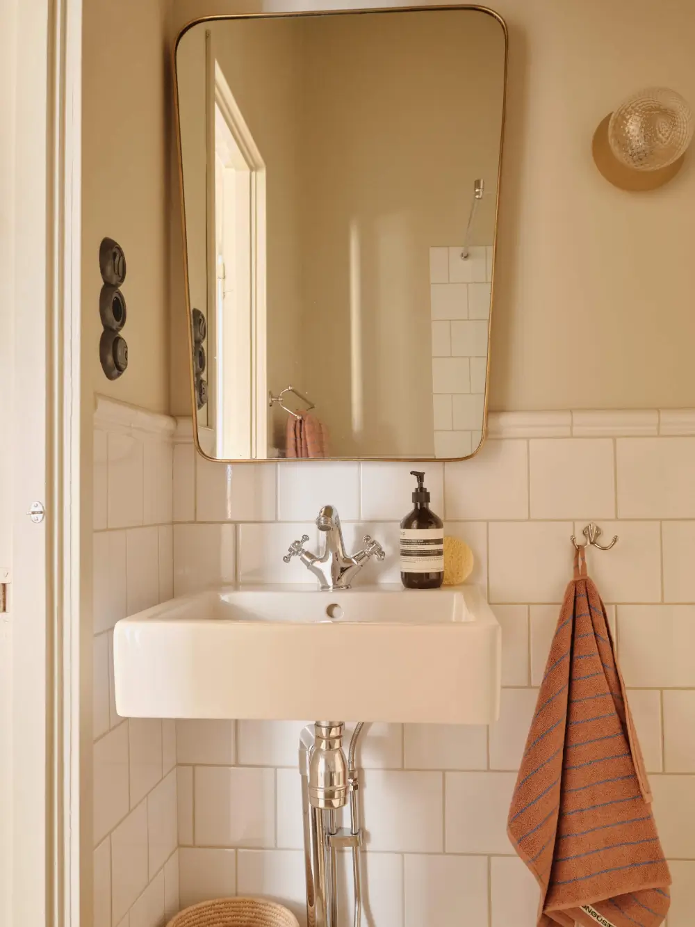 Period Details and Soft Colors in a Grand Early 20th-Century Apartment 34 preserved-charm-spacious-stockholm-apartment-nordroom
