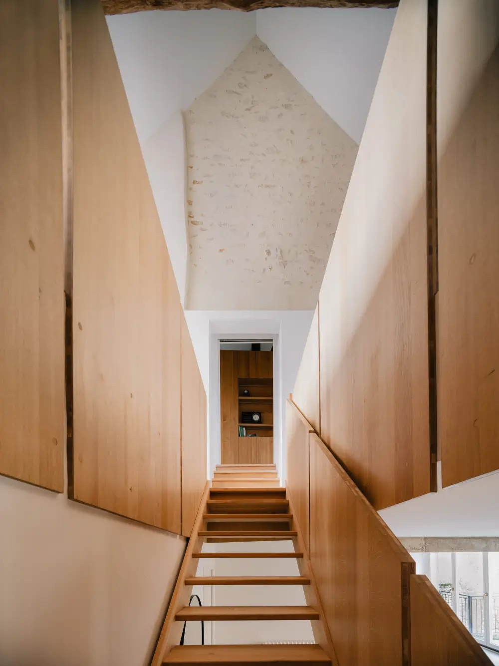 Contemporary Living in A Restored Winemaker’s House in Burgundy 8 restored-old-winemakers-house-france-Atelier-FCA-nordroom