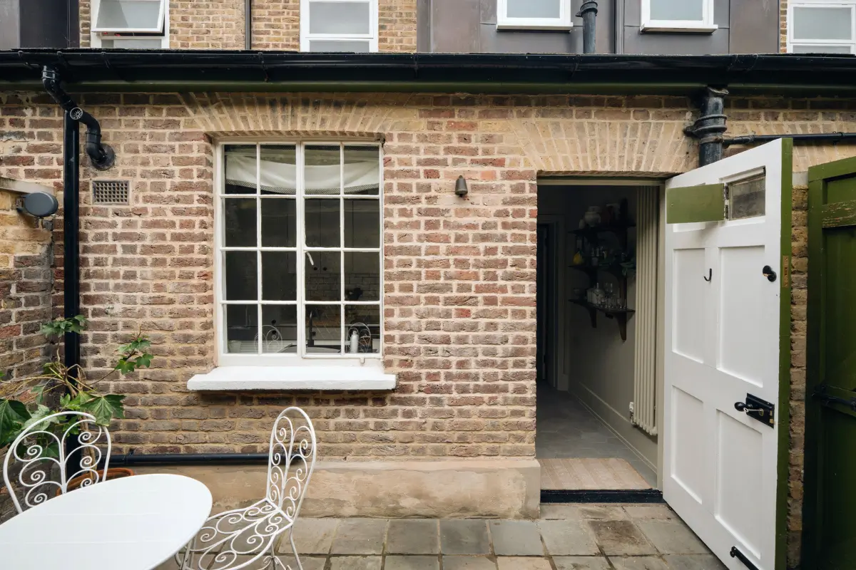 A Small Home in a 19th-Century London Almshouse Pairs Old with New 13 small-renovated-home-19th-century-almshouse-london
