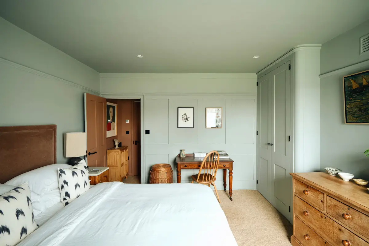 A Small Home in a 19th-Century London Almshouse Pairs Old with New 20 small-renovated-home-19th-century-almshouse-london