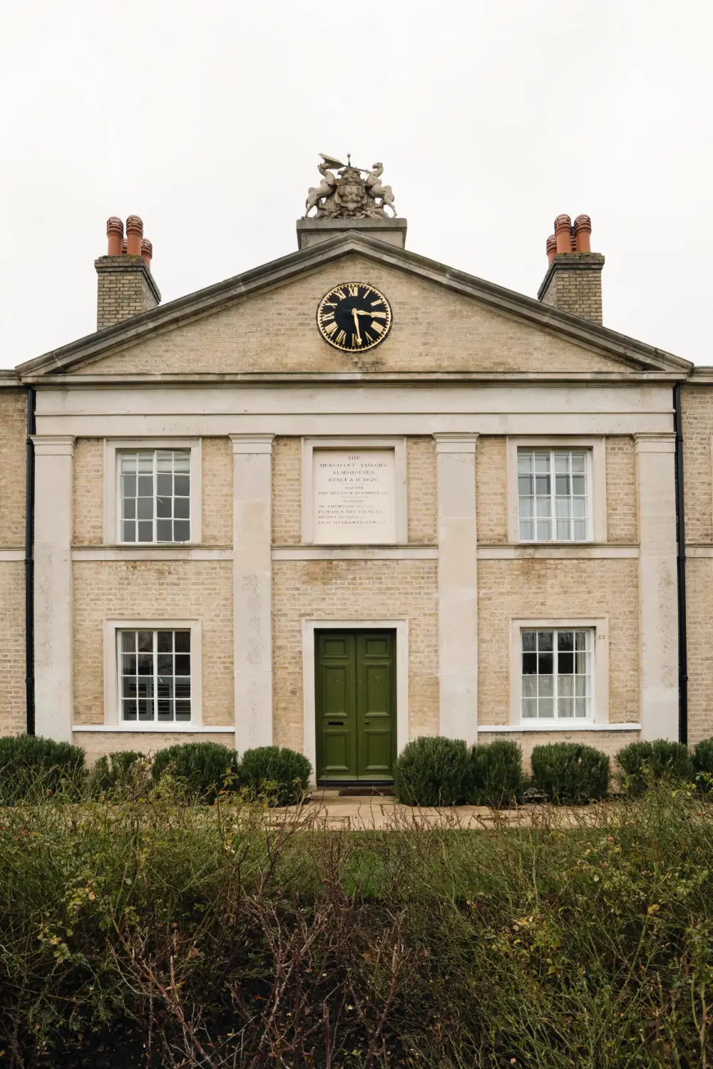 A Small Home in a 19th-Century London Almshouse Pairs Old with New 23 small-renovated-home-19th-century-almshouse-london
