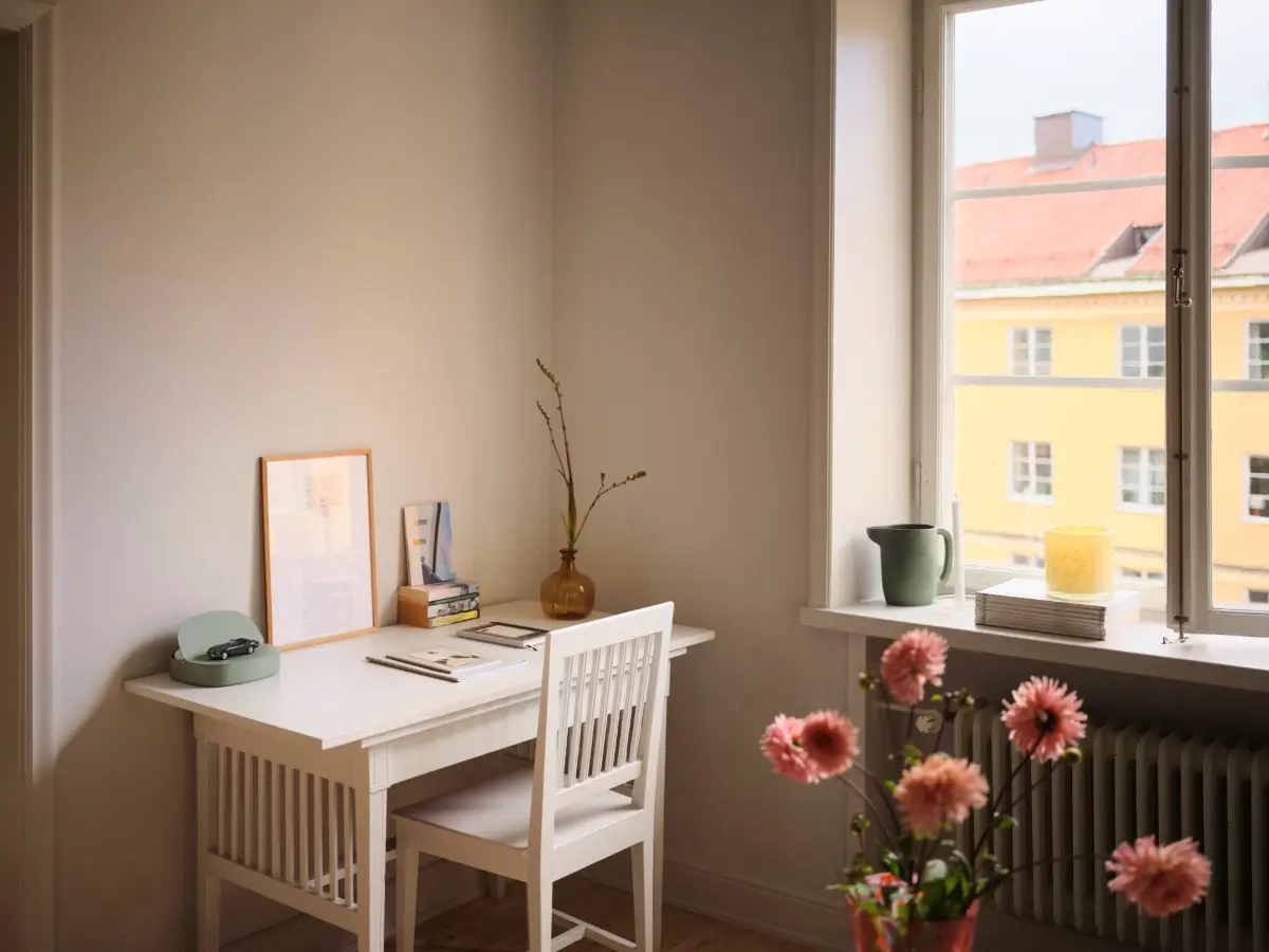 A Serene Studio Apartment with a Beautiful Green Kitchen 10 swedish-studio-apartment-charming-green-kitchen-nordroom