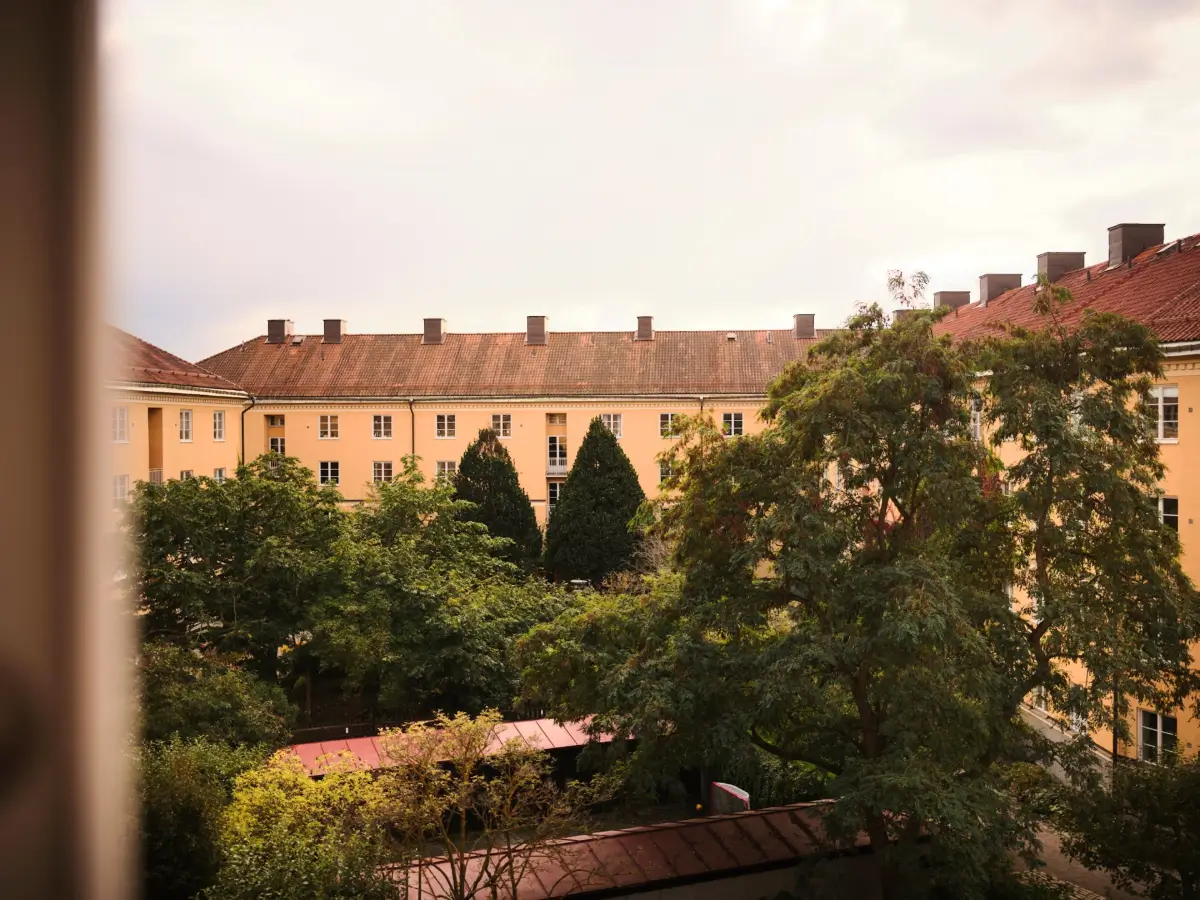 A Serene Studio Apartment with a Beautiful Green Kitchen 12 swedish-studio-apartment-charming-green-kitchen-nordroom