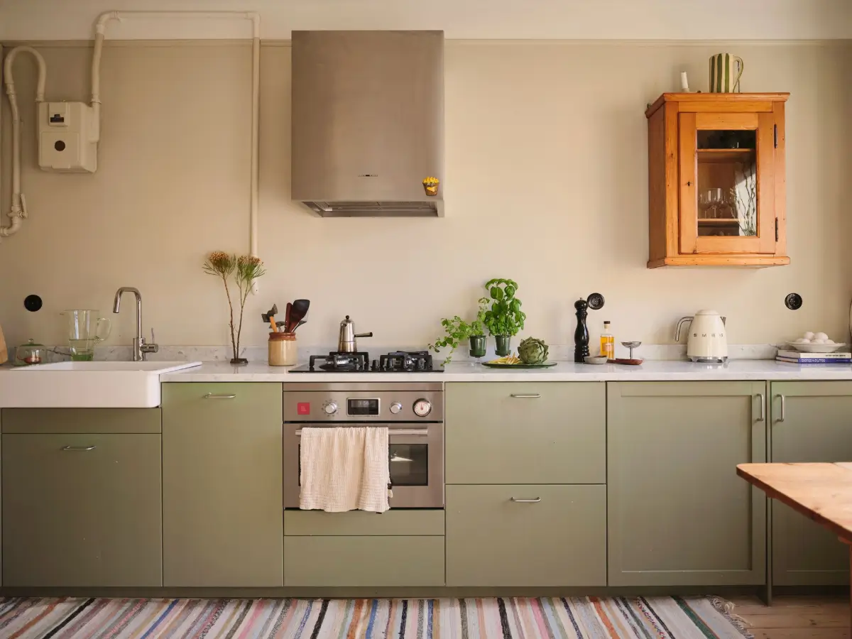 A Serene Studio Apartment with a Beautiful Green Kitchen 18 swedish-studio-apartment-charming-green-kitchen-nordroom