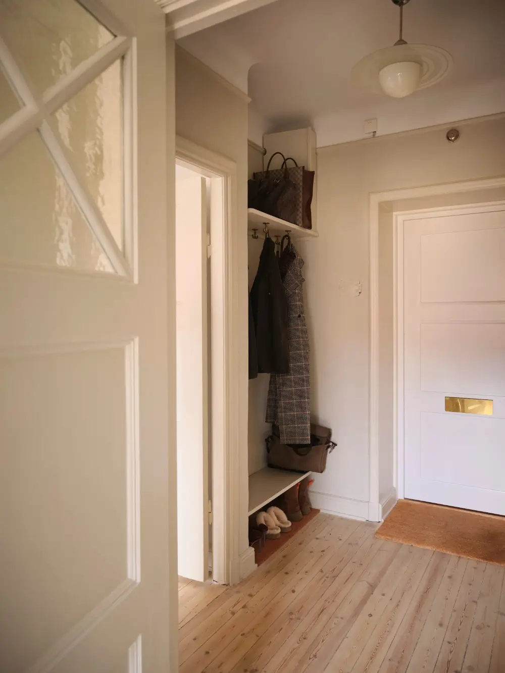 A Serene Studio Apartment with a Beautiful Green Kitchen 28 swedish-studio-apartment-charming-green-kitchen-nordroom