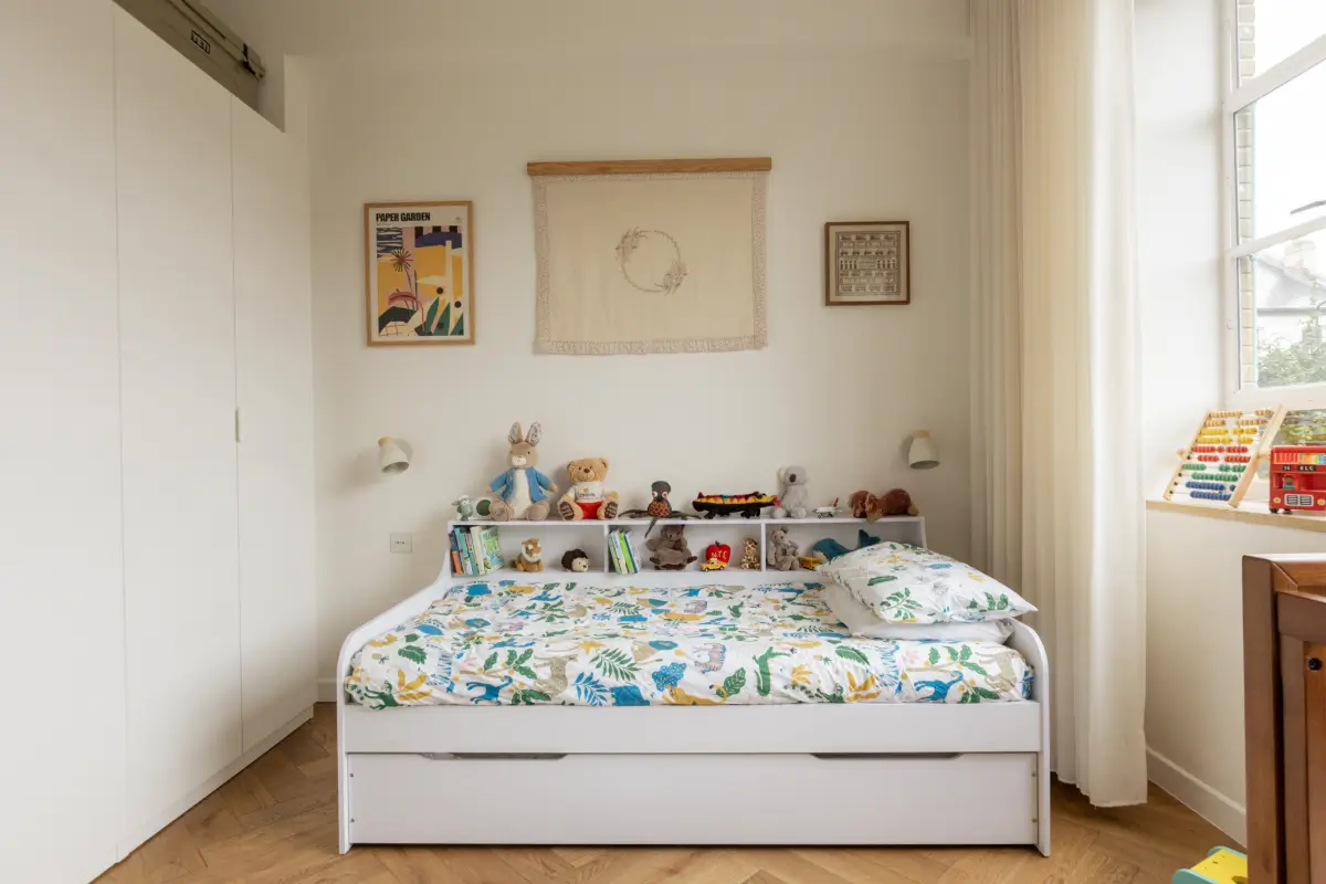 A Light-Filled Modernist Apartment in London 22 three-bedroom-family-apartment-former-1930s-hospital-london