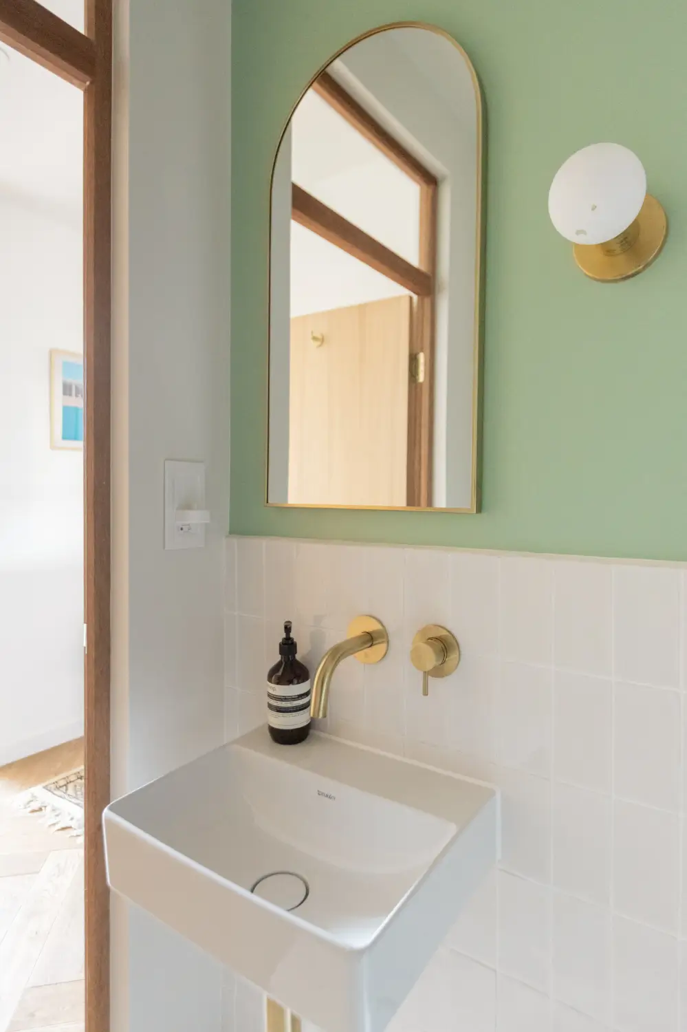 A Light-Filled Modernist Apartment in London 26 three-bedroom-family-apartment-former-1930s-hospital-london
