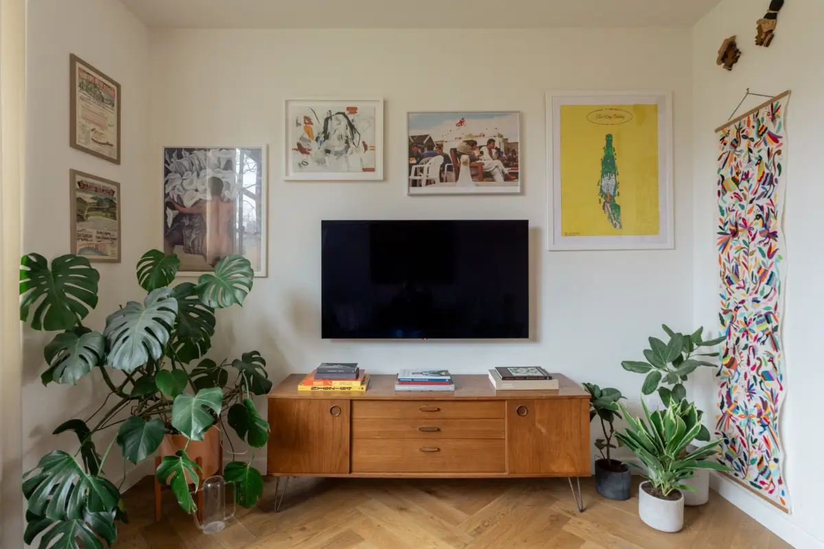 A Light-Filled Modernist Apartment in London 6 three-bedroom-family-apartment-former-1930s-hospital-london