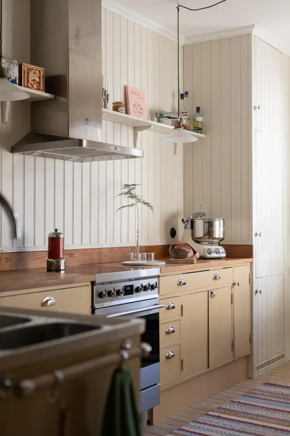 Preserved Details and a Warm Yellow Kitchen in a 1920s Apartment 5 yellow-kitchen-light-blue-living-room-ceiling-swedish-apartment