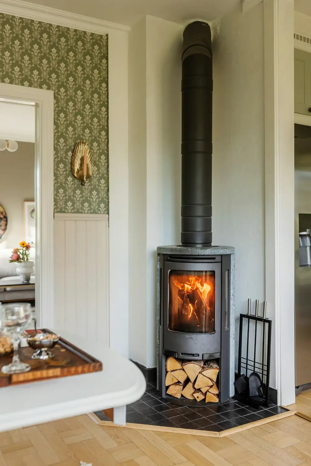 A 1920s Swedish House with a Classic Renovated Bathroom and a Lush Garden 11 1920s-house-renovated-bathroom-pretty-garden-stockholm-nordroom