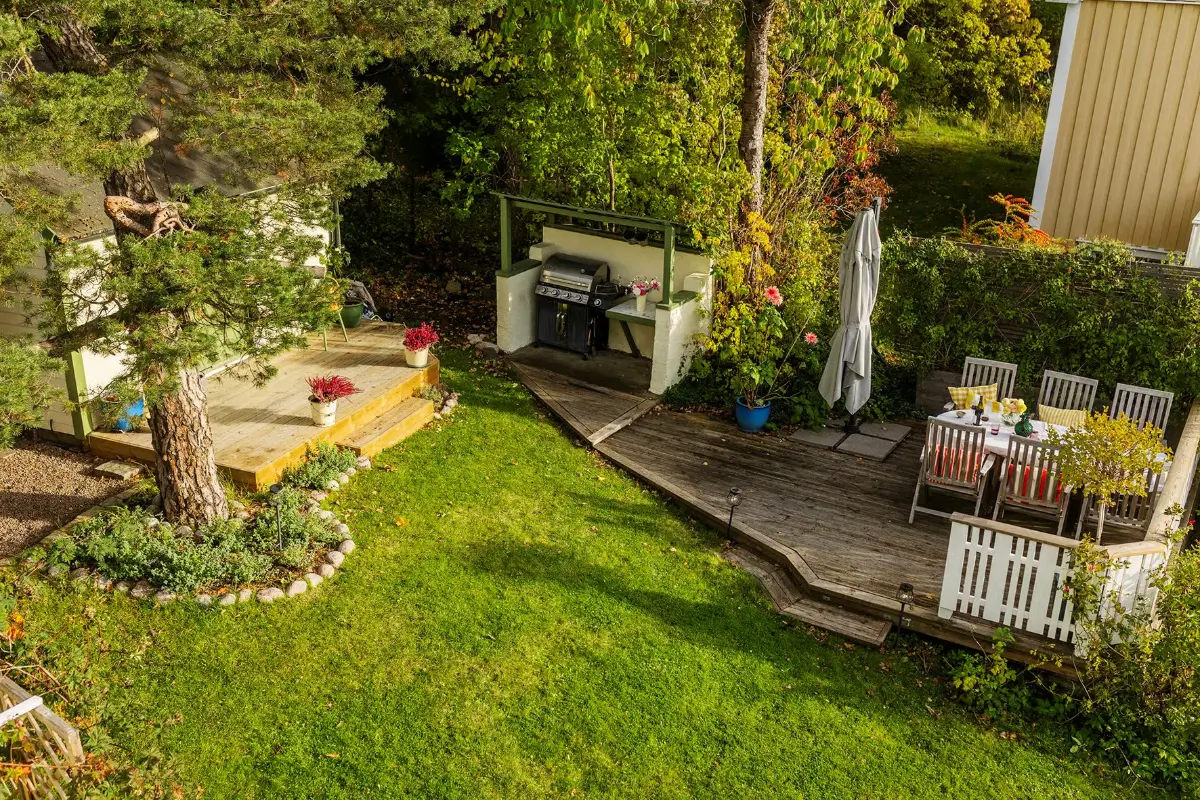 A 1920s Swedish House with a Classic Renovated Bathroom and a Lush Garden 31 1920s-house-renovated-bathroom-pretty-garden-stockholm-nordroom