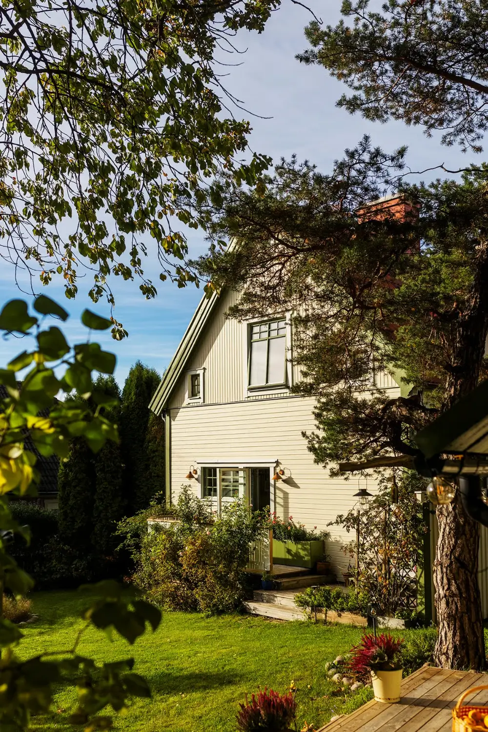 A 1920s Swedish House with a Classic Renovated Bathroom and a Lush Garden 34 1920s-house-renovated-bathroom-pretty-garden-stockholm-nordroom