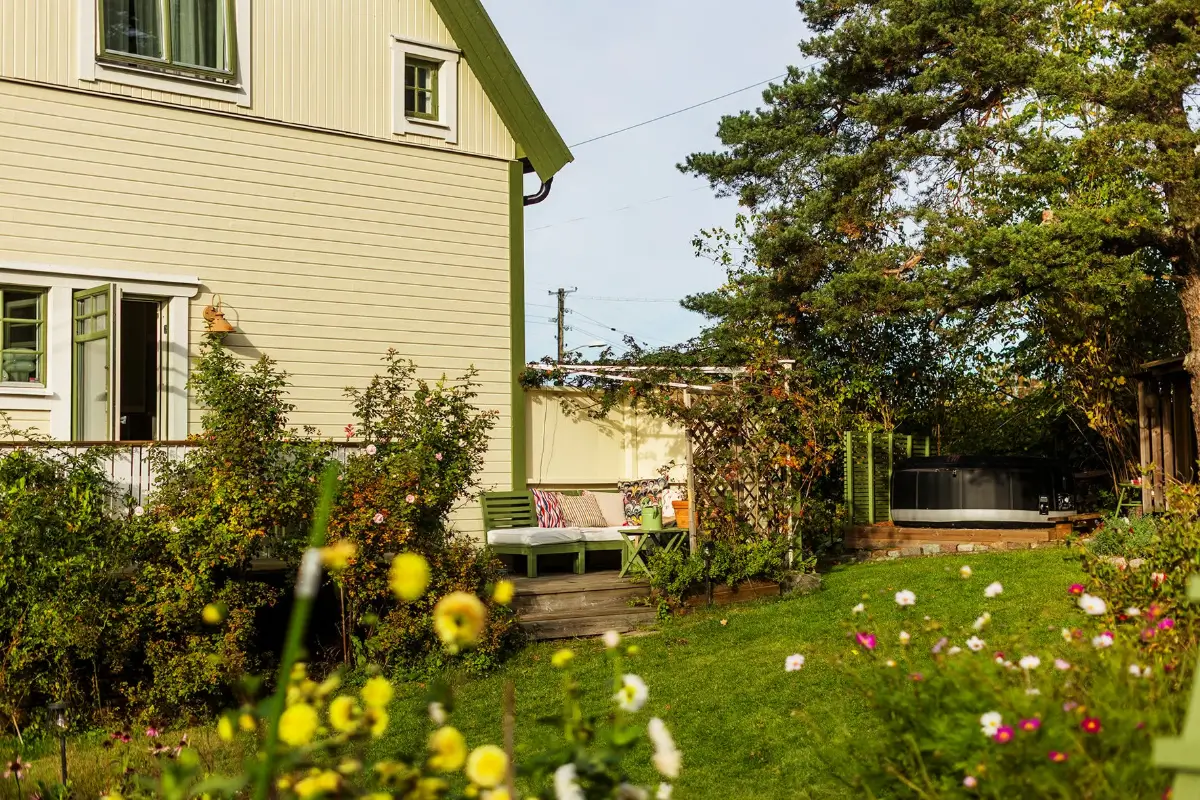 A 1920s Swedish House with a Classic Renovated Bathroom and a Lush Garden 38 1920s-house-renovated-bathroom-pretty-garden-stockholm-nordroom