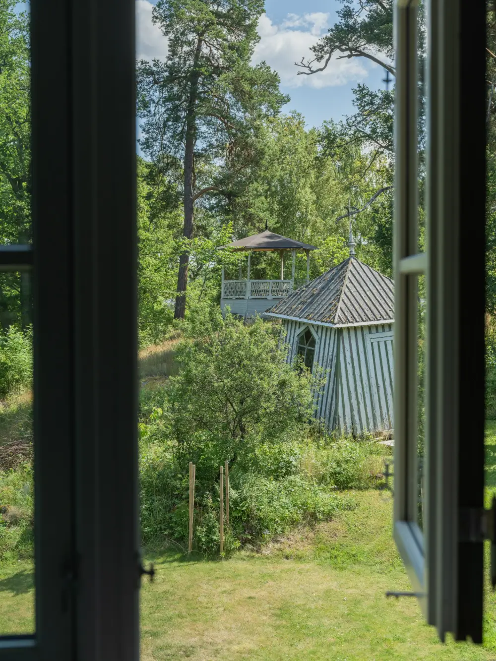 An Idyllic 19th-Century Country House with a Large Garden 40 19th-century-cottage-near-drottningholm-castle-stockholm-nordroom