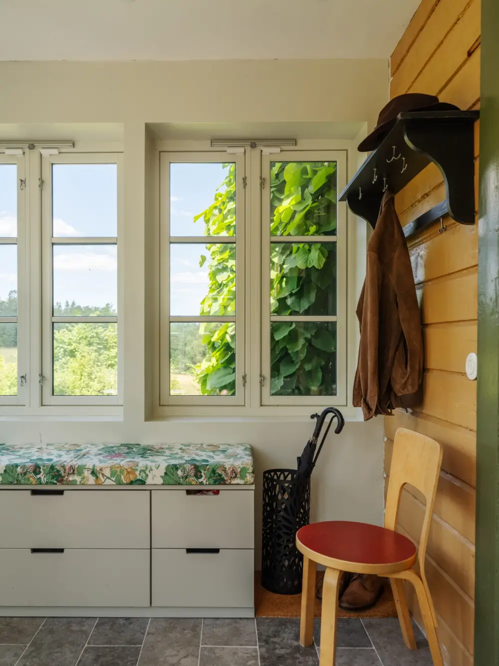 An Idyllic 19th-Century Country House with a Large Garden 5 19th-century-cottage-near-drottningholm-castle-stockholm-nordroom