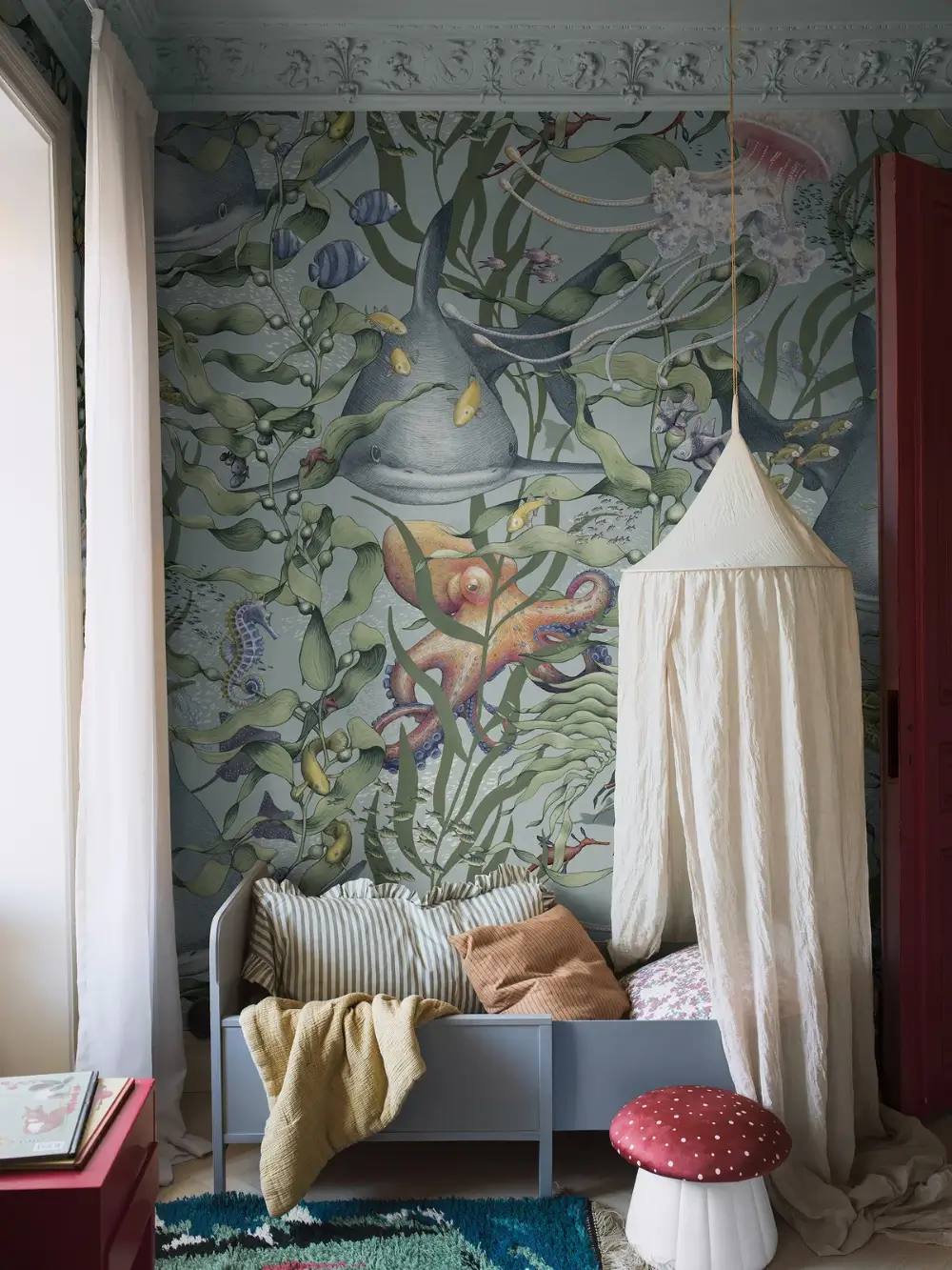 26 Children's Bedrooms Decorated with Animal Wallpaper 25 borastapeter-underwater-magic-wallpaper