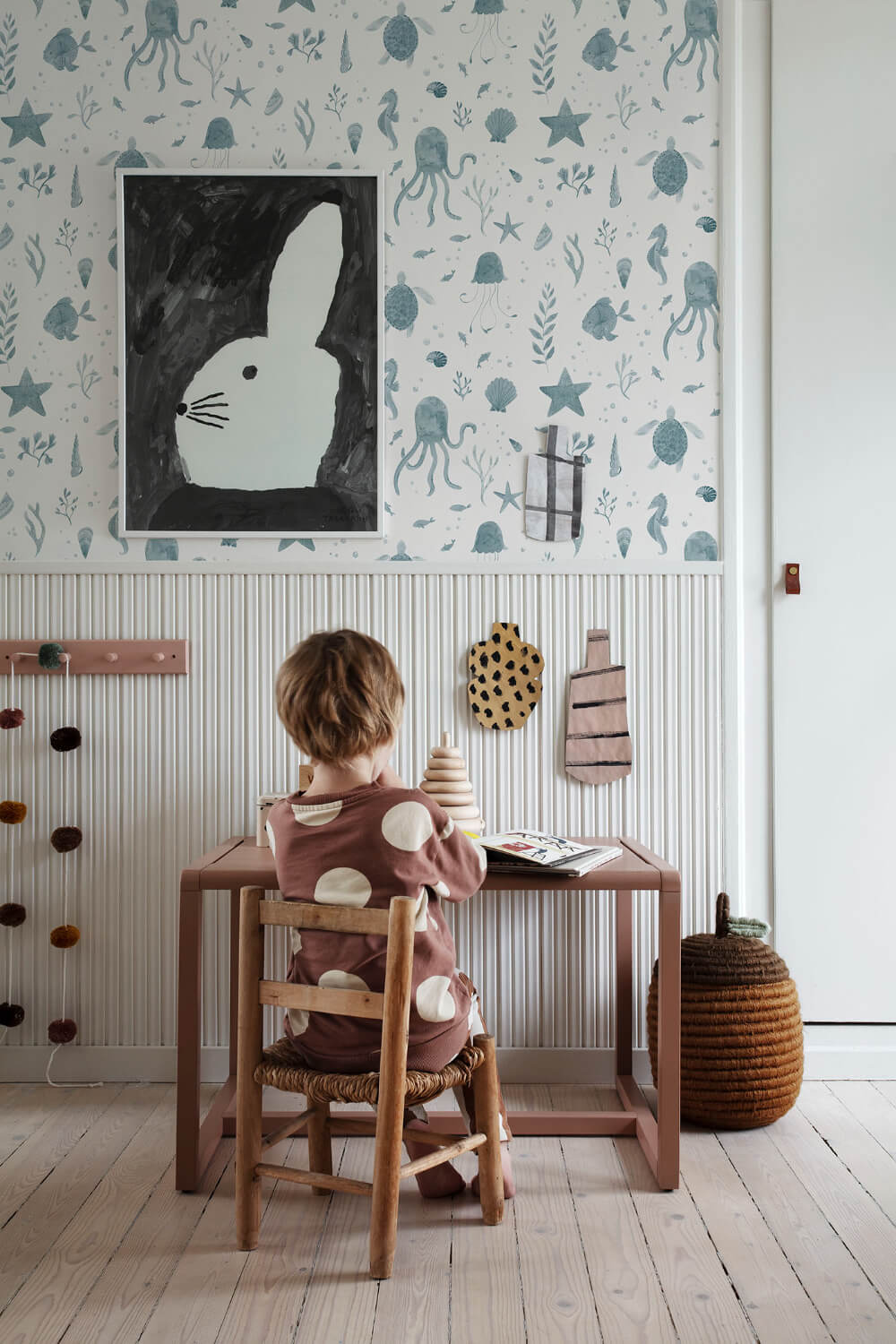 26 Children's Bedrooms Decorated with Animal Wallpaper 21 childrens-room-sandberg-della-wallpaper