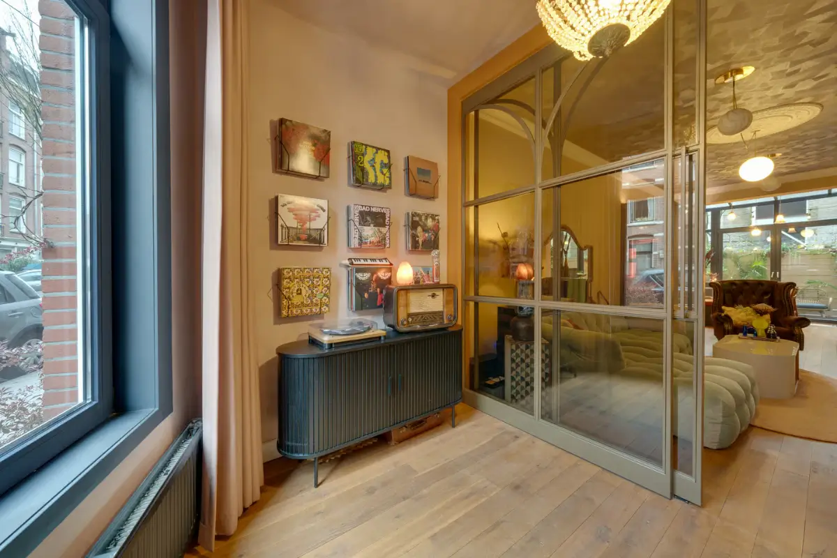 Warm Colors and a Small Garden in a Well-Planned Amsterdam Apartment 5 cozy-well-planned-amsterdam-apartment-small-garden