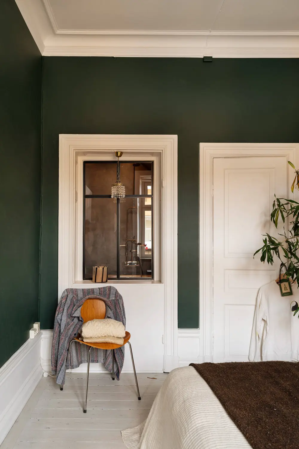 Dark Tones and Industrial Elements in a Late 19th-Century Apartment 24 dark-wall-colors-stockholm-apartment