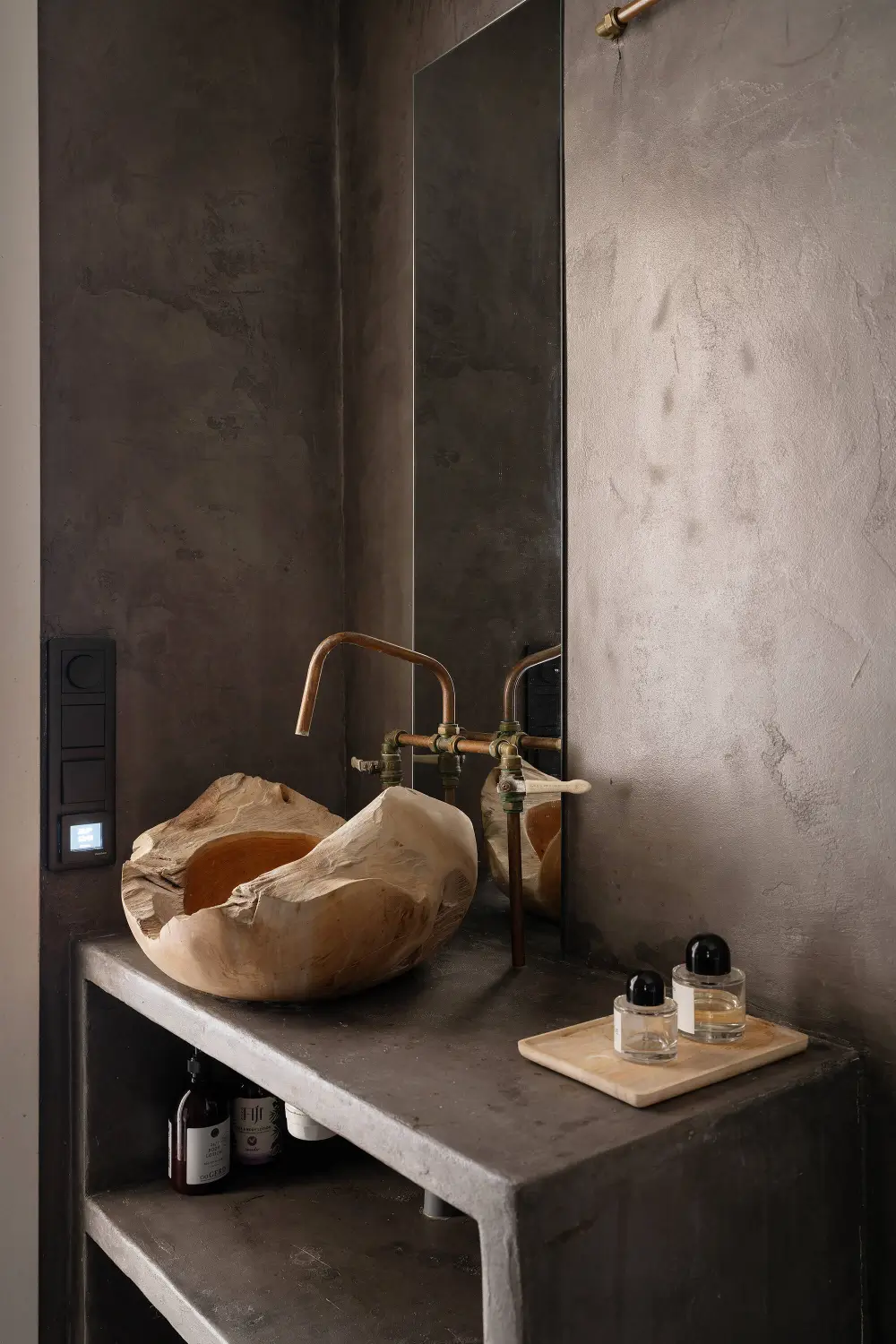 Dark Tones and Industrial Elements in a Late 19th-Century Apartment 28 dark-wall-colors-stockholm-apartment
