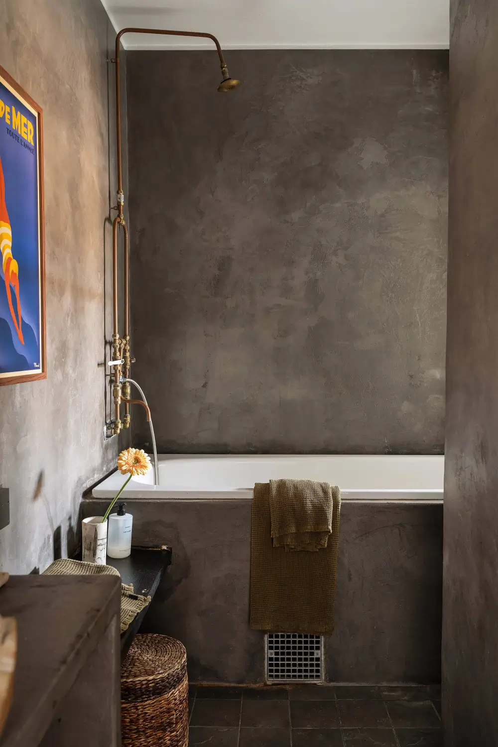 Dark Tones and Industrial Elements in a Late 19th-Century Apartment 26 dark-wall-colors-stockholm-apartment