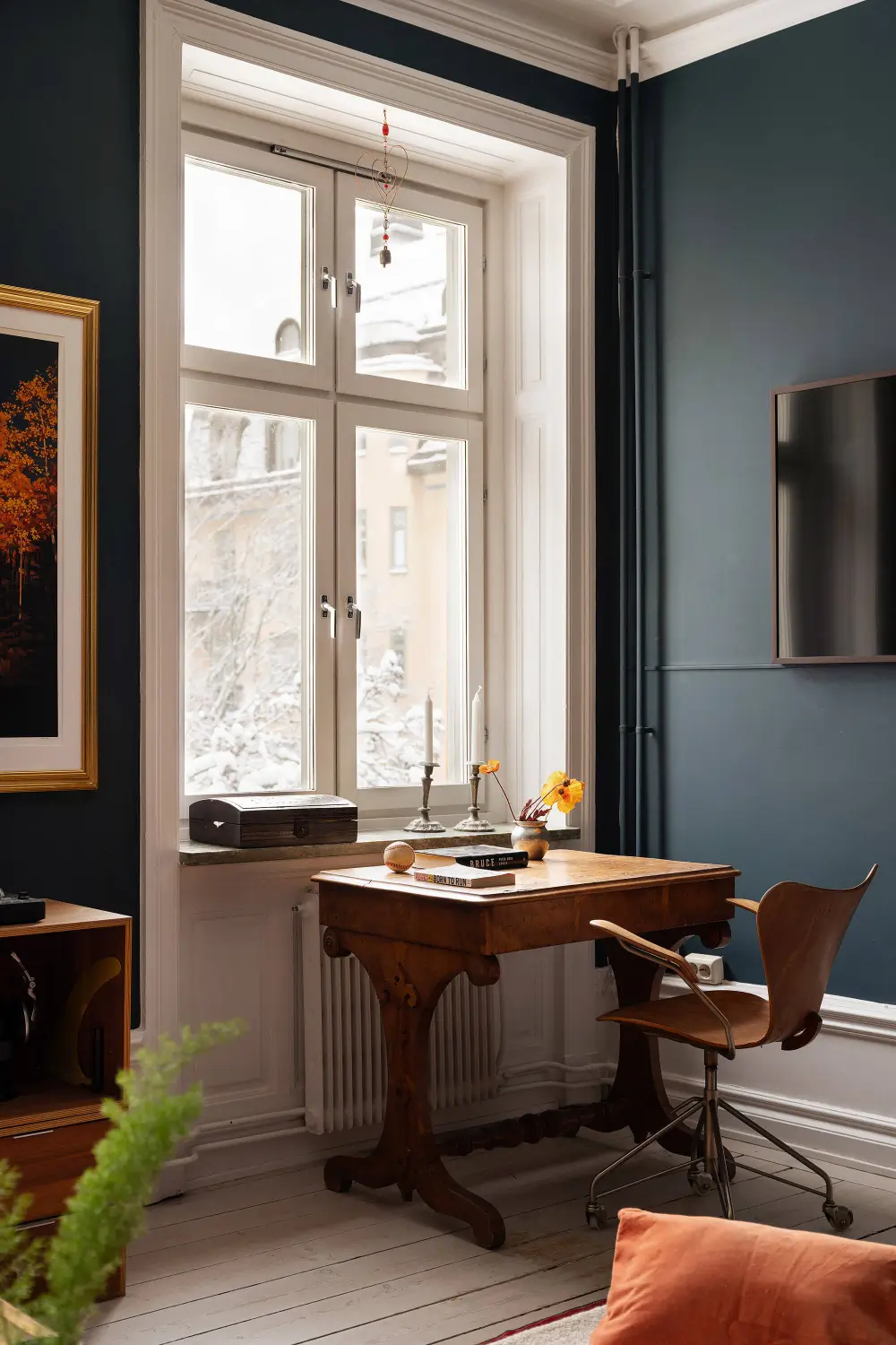 Dark Tones and Industrial Elements in a Late 19th-Century Apartment 5 dark-wall-colors-stockholm-apartment