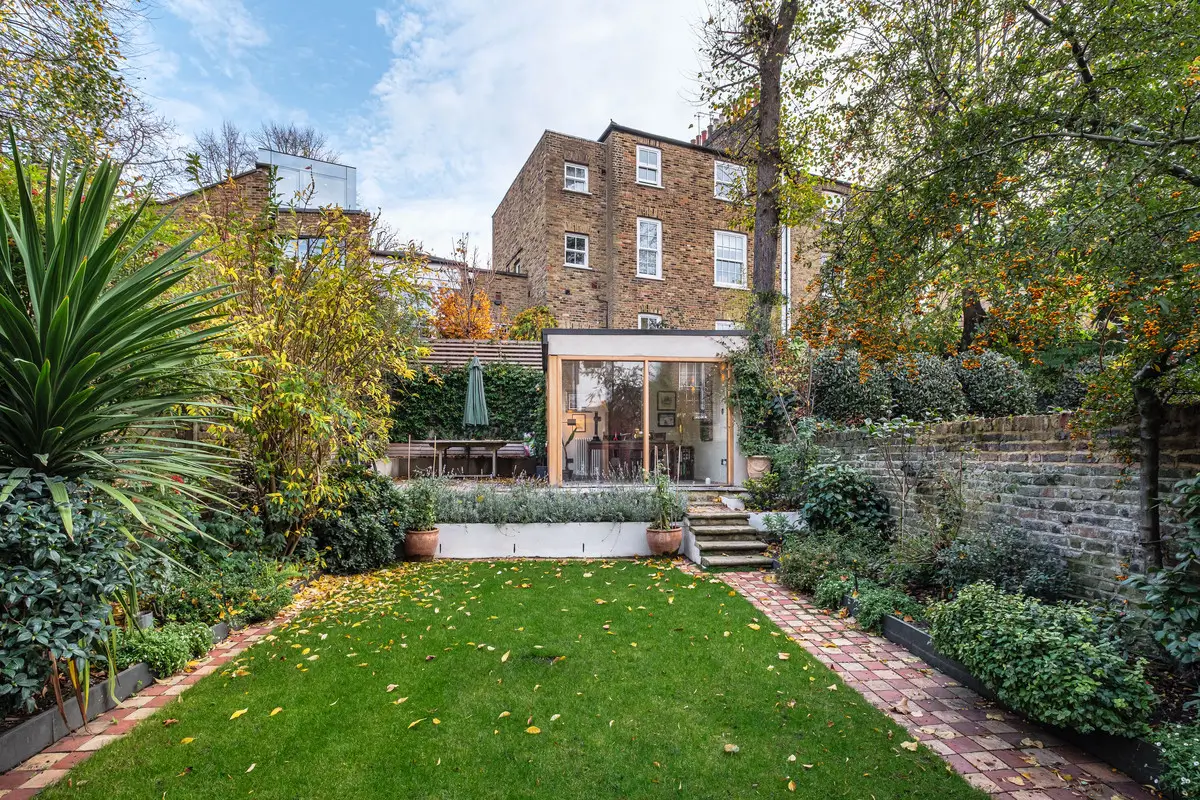 A Modern Extension for a Grand Victorian Family Villa in London 31 extended-renovated-victorian-family-villa-london