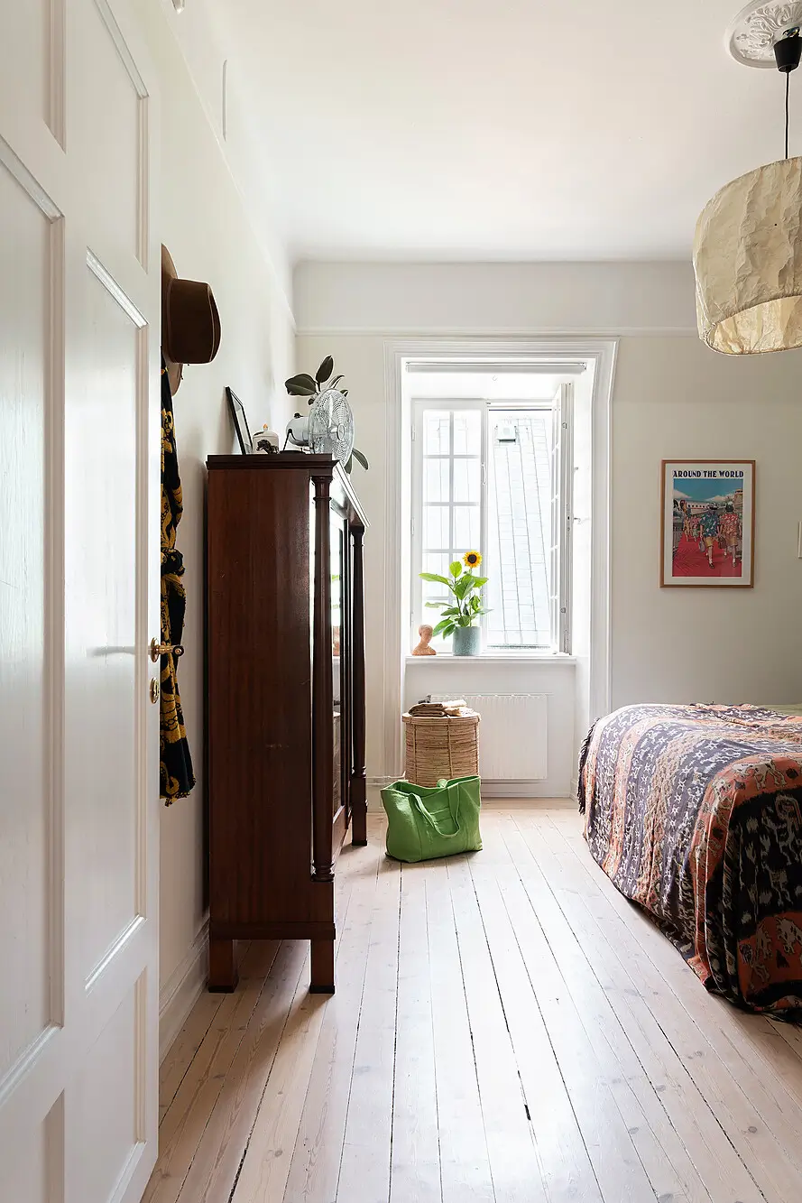 A Light Top-Floor Apartment with a Built-in Bookcase 17 floor-to-ceiling-bookcase-early-20th-century-apartment