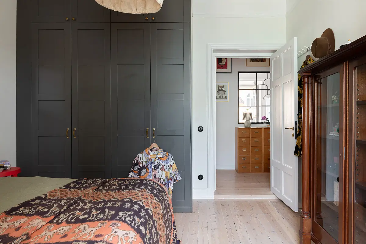 A Light Top-Floor Apartment with a Built-in Bookcase 19 floor-to-ceiling-bookcase-early-20th-century-apartment