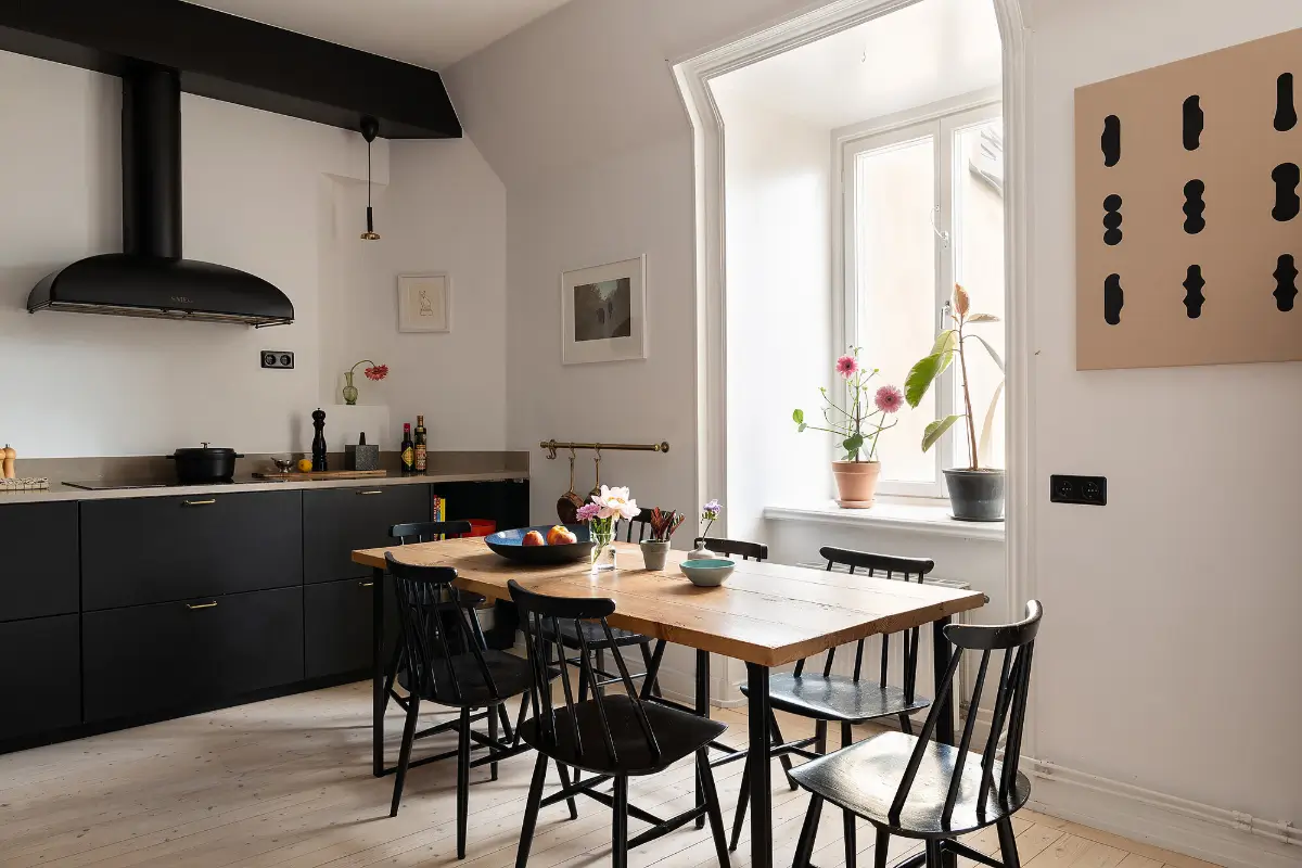 A Light Top-Floor Apartment with a Built-in Bookcase 9 floor-to-ceiling-bookcase-early-20th-century-apartment