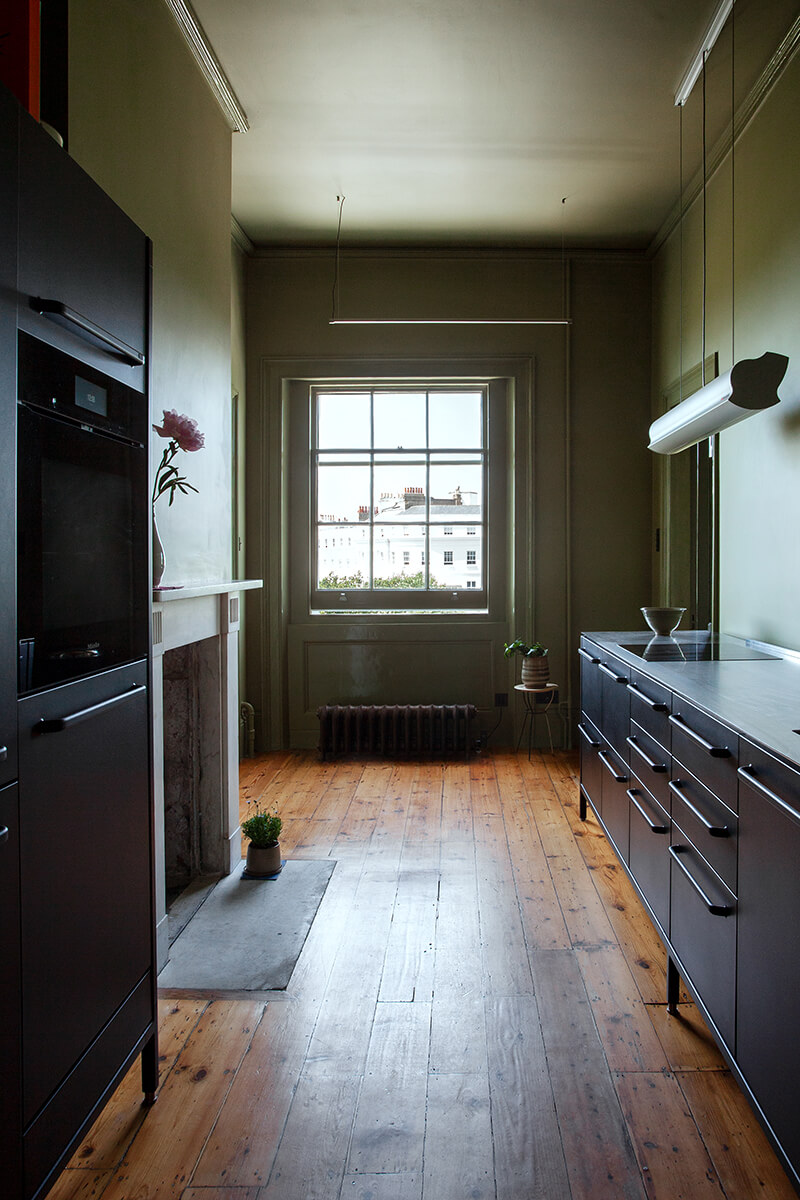 The 2027 Color of the Year Prediction: A Shift Toward More Expressive Colors? 16 kitchen burnt olive walls ceiling wooden floor color 2027 nordroom The 2027 Color of the Year Prediction: A Shift Toward More Expressive Colors?