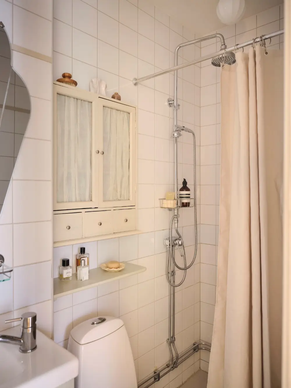 A Decorative Fireplace and Classic Touches in a 592 sq ft Stockholm Apartment 26 large-windows-period-features-renovated-early-20th-century-apartment-nordroom