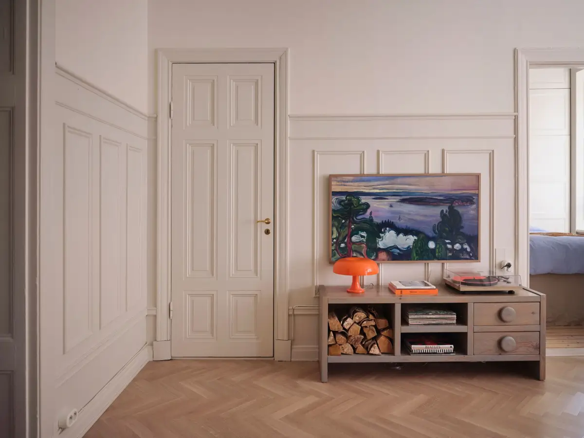 A Decorative Fireplace and Classic Touches in a 592 sq ft Stockholm Apartment 7 large-windows-period-features-renovated-early-20th-century-apartment-nordroom