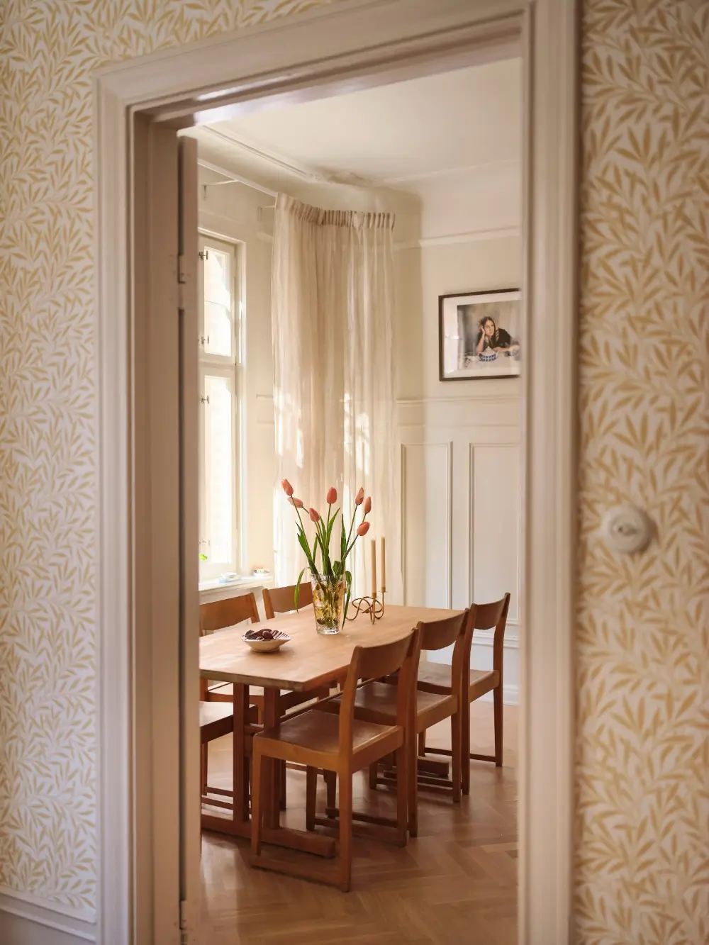 A Decorative Fireplace and Classic Touches in a 592 sq ft Stockholm Apartment 9 large-windows-period-features-renovated-early-20th-century-apartment-nordroom