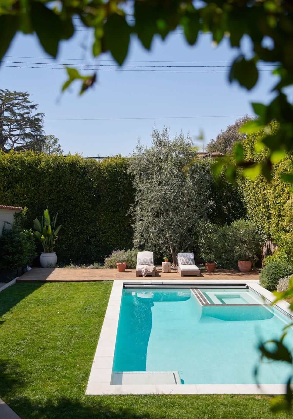 Light and Dark Tones in a Beautiful Windsor Square Home 16 light-and-dark-windsor-square-house-los-angeles
