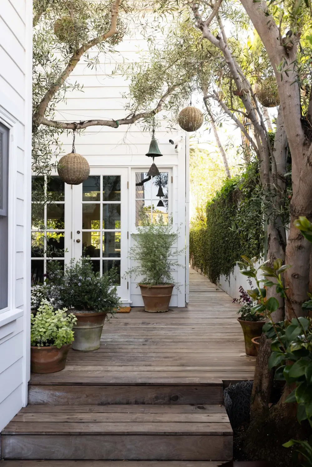 When Is the Best Time to Sell a House? It Could Earn You an Extra $50,000 3 light-filled-house-venice-canals-los-angeles
