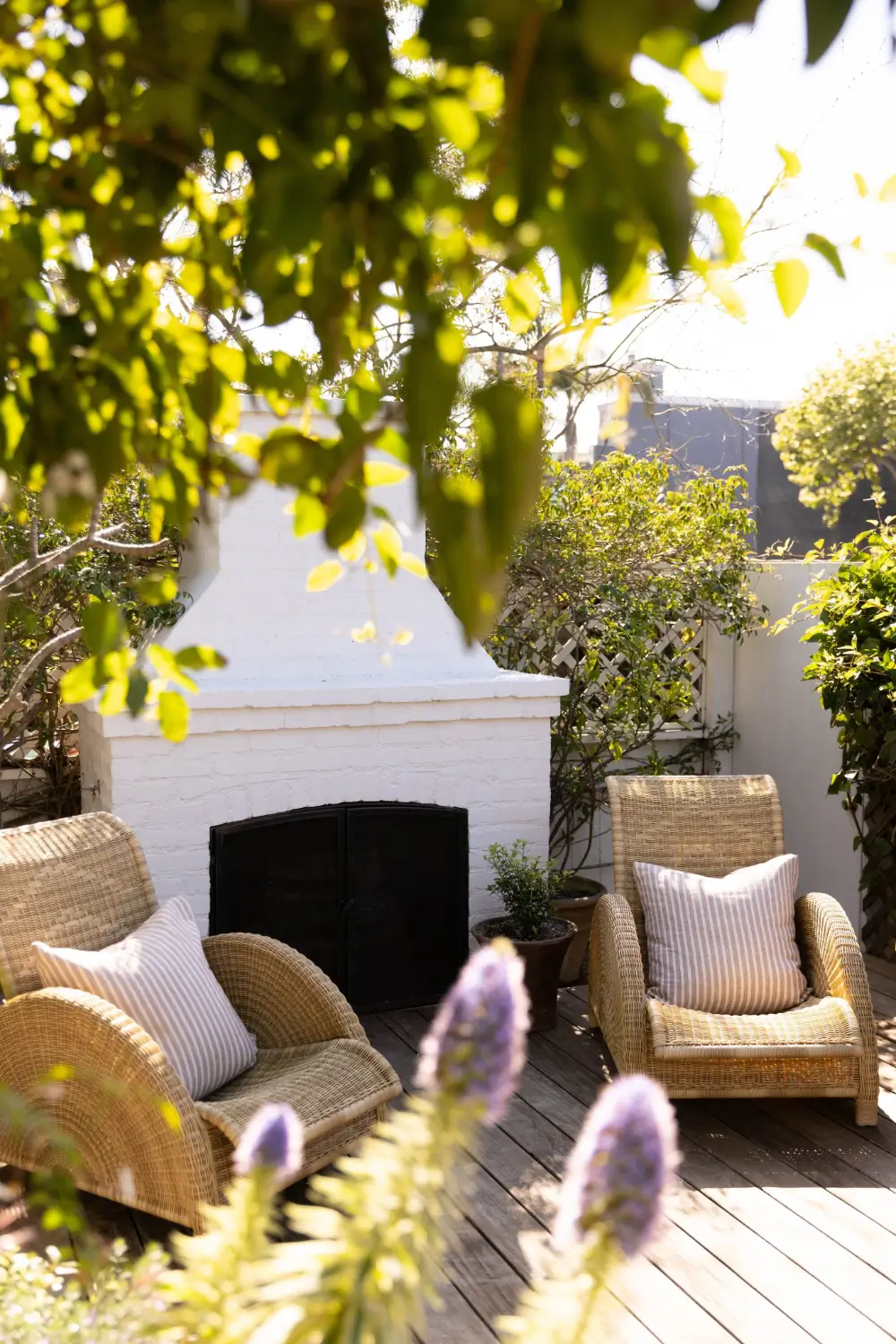 Pitched Ceilings and Light-Filled Spaces in a Venice Canals Home 23 light-filled-house-venice-canals-los-angeles