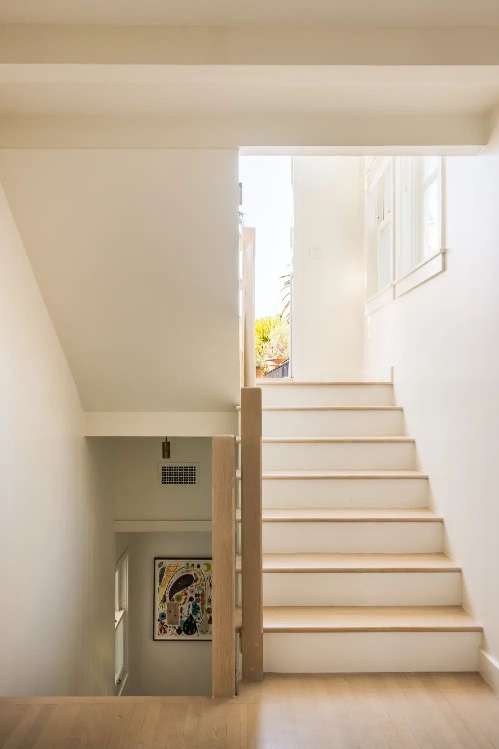 Pitched Ceilings and Light-Filled Spaces in a Venice Canals Home 13 light-filled-house-venice-canals-los-angeles
