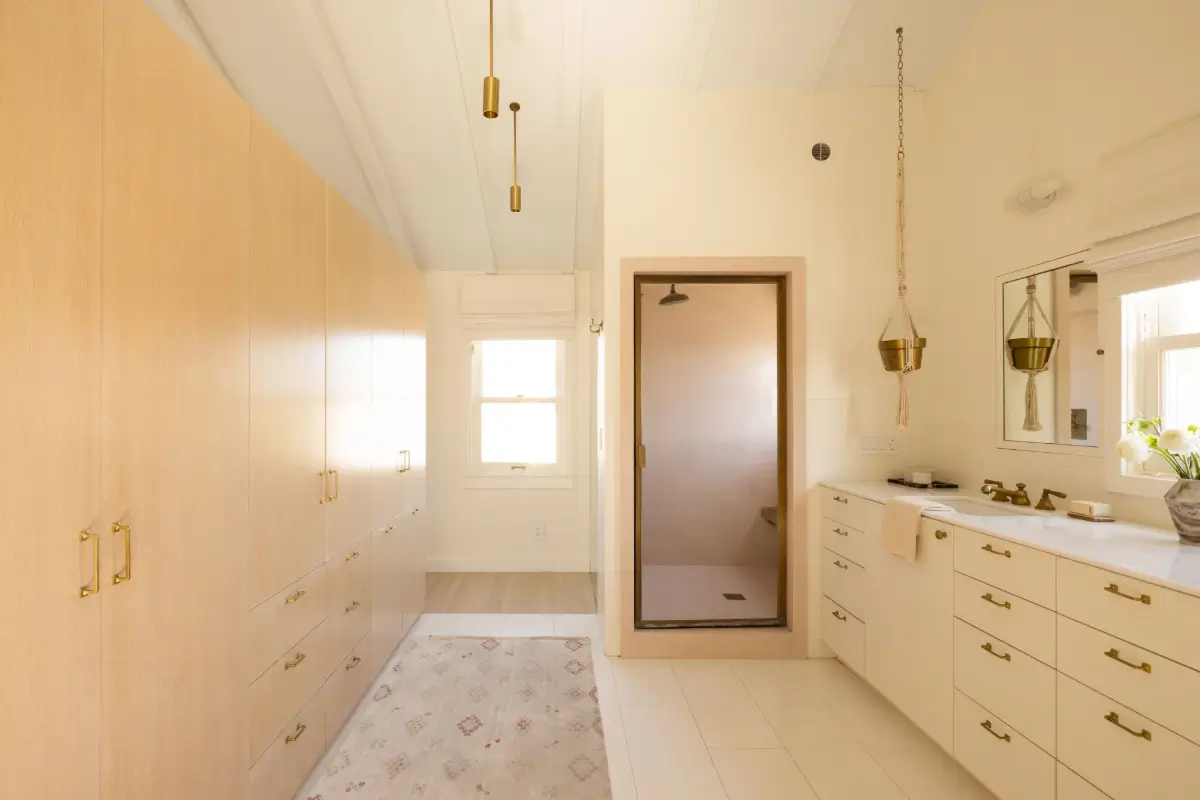 Pitched Ceilings and Light-Filled Spaces in a Venice Canals Home 16 light-filled-house-venice-canals-los-angeles