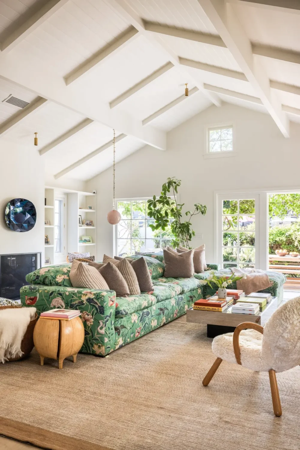 Pitched Ceilings and Light-Filled Spaces in a Venice Canals Home 2 light-filled-house-venice-canals-los-angeles