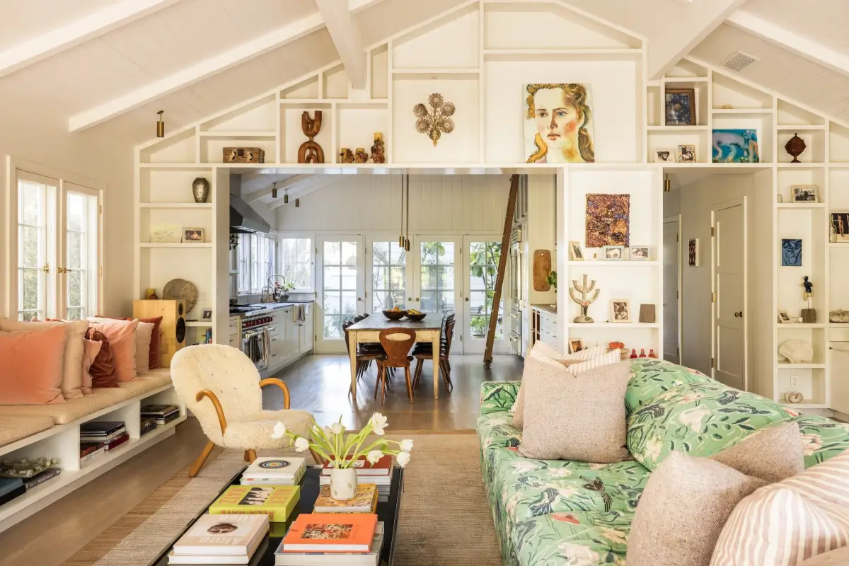 Pitched Ceilings and Light-Filled Spaces in a Venice Canals Home 6 light-filled-house-venice-canals-los-angeles