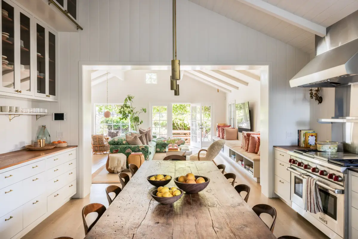 Pitched Ceilings and Light-Filled Spaces in a Venice Canals Home 7 light-filled-house-venice-canals-los-angeles